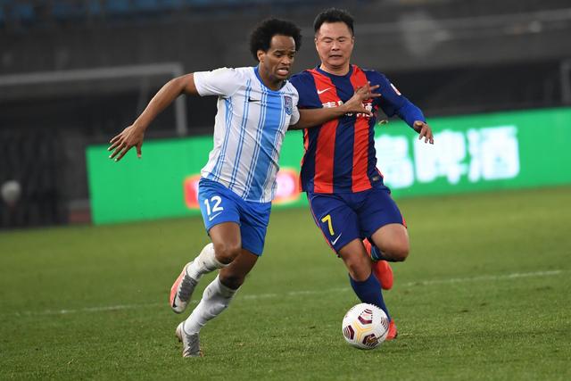 曼联求购20岁左路好手遭拒 或再报价4000万欧元